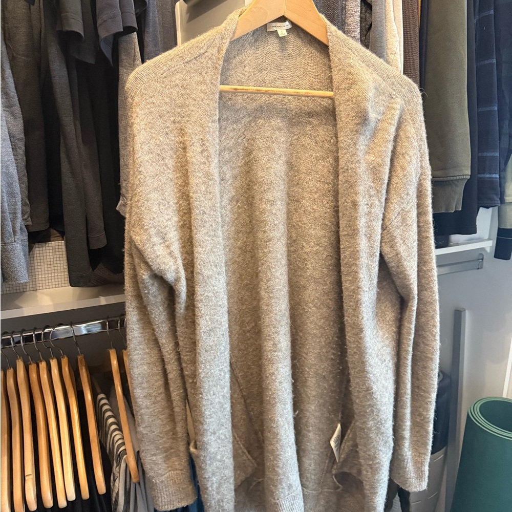 Aritzia Women's Cream Cardigan